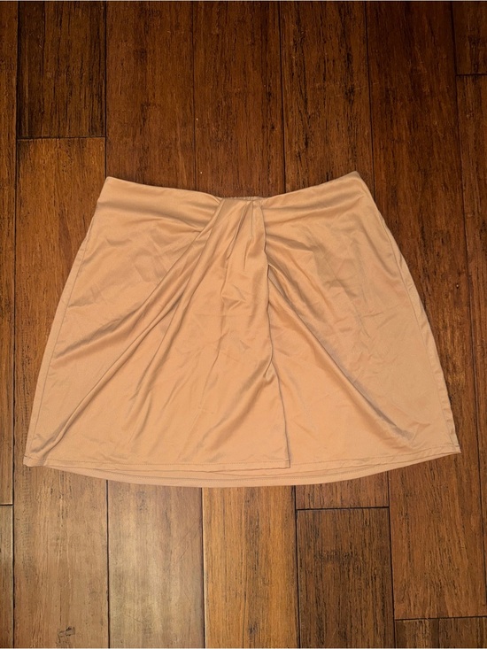 HALARA Dresses & Skirts - HALARA Beige Twist Knot Mini Skirt Stretch Pull On Medium NWT